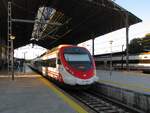 Renfe 217 M (9-463-217-0) als Nahverkehrszug nach C�diz, am 07.02.2013 auf Gleis 4 in Jerez de la Frontera.
