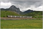 Regionalzug mit BR470 bei Villamanín am Pajarespass. (25.05.2016)