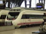Ein 'Alvia' wartet in Barcelona Estacio de Franca auf seine Abfahrt Richtung Madrid.