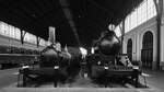 Die Dampflokomotiven 141F-2416 Mikado, Baujahr 1960 und 1 Tardienta, Baujahr 1862 standen Anfang November 2022 im Eisenbahnmuseum Madrid Seite an Seite.