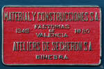 Das Fabrikschild an der Elektrolokomotive 7420 (274-020-0), so gesehen Anfang November 2022 im Eisenbahnmuseum Madrid.