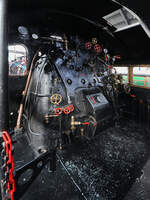 Blick in den Führerstand der Dampflokomotive 141F-2416 Mikado, welche 1960 gebaut wurde und Anfang November 2022 im Eisenbahnmuseum Madrid ausgestellt war.