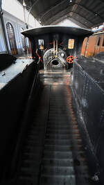 Ein  Spaziergang  im Schlepptender der 1861 gebauten Dampflokomotive 030-2107  El Alagón  (ehem.