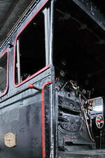 Blick in den Führerstand der Dampflokomotive 3306 (231-2006), welche 1930 gebaut wurde und Anfang November 2022 im Eisenbahnmuseum Madrid ausgestellt war.