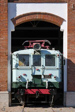 Die vierachsige Elektrolokomotive Estado i Renfe 1004 (280-004) wurde 1929 für die bogenreichen Pyrenäenstrecken gebaut. (Eisenbahnmuseum von Katalonien in Vilanova i la Geltrú, November 2022)