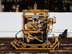 Im Bild die Kleinstopfmaschine BL09 mit veränderbarer Spurweite. (Eisenbahnmuseum von Katalonien in Vilanova i la Geltrú, November 2022)