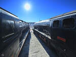 Die Dampflokomotiven MZA 1808  Linda Tapada  (241F-2108) und 5001  Santa Fe  (151F-3101) wurden Anfang November 2022 im Eisenbahnmuseum von Katalonien  von der Sonne geküsst .