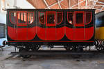 Bei diesem I.-Klasse-Personenwagen (TARA-6300) handelt es sich um einen betriebsfähigen Nachbau aus dem Jahr 1948. (Eisenbahnmuseum von Katalonien in Vilanova i la Geltrú, November 2022)