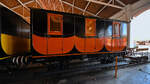 Bei diesem III.-Klasse-Personenwagen (TARA-5548) handelt es sich um einen betriebsfähigen Nachbau aus dem Jahr 1948. (Eisenbahnmuseum von Katalonien in Vilanova i la Geltrú, November 2022)