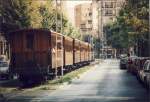 Ein Zug der Ferrocarril de Soller rumpelt durch die Strassen von Palma. (Archiv 31.07.1995)