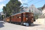 Abfahrt  Roter Blitz  in Bunjola auf Mallorca nach Soller am 21.3.2008. Der ehrwürdige TW 3 mit Holzaufbau ist ein altes Siemens Produkt und zählt zu einer
der Touristen Attraktionen auf Mallorca.