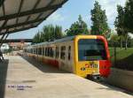 Diesel-Triebzug 61-17 Sa Pobla - Inca - Palma der tib fhrt am 27.09.2003 in den Bahnhof Palma ein.