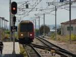 Ein Dieseltriebwagen auf dem Weg von Manacor nach Palma bei der Einfahrt in Inca am 21.10.2011. Die Elektrifizierung ist bereits weitgehend fertiggestellt.