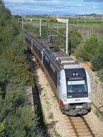 Mallorca, nahe Petra, CAF Elektrotriebzug 1102-1101 der SFM auf dem Weg von Manacor nach Palma.07.Januar 20226