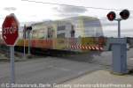 61-10 aus Palma an der Schranke vor dem Bahnhof von Petra, als Montage aus 3 Serienbildern.