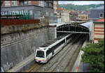 Ein Triebzug der Renfe/FEVE-Baureihe 436 (94 71 3 436 023-1) verlässt am 12.08.2023 den Bahnhof La Concordia in Bilbao.
