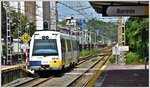 Es gibt auch beschleunigte S-Bahnen wie diese zweiteilige 3615/3616 Variante, die den Bahnhof Barreda ohne Halt durchfährt. (27.05.2016)
