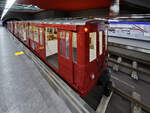 Der Metrozug M-122  Quevedo  wurde 1927 gebaut und ist Teil der Ausstellung historischer Fahrzeuge in Madrid-Chamartin.