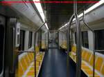 Innenansicht der neuen Metrotriebwagen der im April im Vorlaufbetrieb erffneten Metro von Palma de Mallorca.
