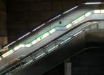 Lichtbnder, Edelstahl und nackter Beton: die Stationen der Metro von Sevilla sind kompromisslos modern gestaltet. Haltepunkt  San Bernardo , mit Anbindung an den Fernverkehr. 14.9.2012