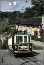 Die Tibidabo Strassenbahn stellt die Verbindung zwischen der Standseilbahn und der Metro her. (Archiv 07/84)