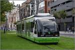 CAF Tram 403auf dem Rasengleis rund ums Guggenheim Museum in Bilbao. (25.09.2019)