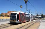 Metro / Tram Valencia: Straßenbahn- Wagen 3815 in Doppeltraktion als Linie 4 nach Fira in der Nähe der Haltestelle La Cadena (am Strand von Valencia).