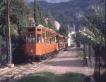 Sller Tram kurz nach der Ausfahrt in Sller Richtung Puerto Sller.heute fahren hier auch ex.Lissaboner Trams.Dieser Triebwagen hatte noch einen Lyra Bgel.(Archiv P.Walter)