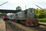 SLR M4 744 von MLW (Kanada) mit ICE 4001 Colombo - Vavuniya in Anuradhapura am 28.7.10