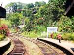 Sehr schn in diesem Bild zu sehen-die alte Signaltechnik aus der britischen Kolonialzeit,hier auf dem Bahnhof Nawalapitiya,Strecke Colombo-Nuwara Eliya,zum Herzstck der Insel-dem Hochland und dem  