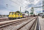 X 628 006-9 steht mit einigen Schotterwaggons im Bahnhof Deutschkreuz.
Zum Zeitpunkt der Aufnahme war die Strecke nach Deutschkreuz auf Grund von Bauarbeiten gesperrt.
Aufgenommen am 5.8.2017.