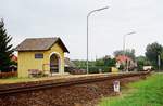 06.08.2002, Österreich,	Burgenland, Haltepunkt Mönchhof der Neusiedler Seebahn, einem Abzweig der Raab-Ödenburger Eisenbahn. Die Haltestelle Mönchhof bestand bis 4.8.2014.