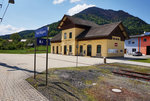 Blick auf das Bahnhofsgebäude von Thörl-Maglern , am 5.5.2016.