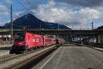 1116 251 mit den Wagen des RJ 769, Bregenz - Flughafen Wien, bei der Abfahrt in Bludenz am 19.02.2023