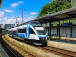 Bruck an der Mur. Am 30.06.2023 steht 4024 039 als S-Bahn abfahrbereit nach Leoben.