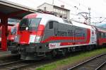 Am 9.10.2005 steht 1116 264 (Rotes Kreuz) am Bahnsteig 5 in Bruck/Mur.