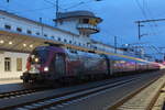 Am Abend des 22.5.2019 steht die 1116 159  150 Jahre Brennerbahn  mit dem EN464  Zürichsee  im Zugausgangsbahnhof Graz Hbf und wartet auf die Abfahrt in Richtung Zürich.