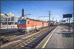 Ein 1144 Paerchen donnert durch den Bahnhof Graz an diesem sonngen 31.01.2023