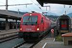 Einfahrt am Abend des 02.07.2018 von 1216 021 (E 190 021) mit dem EC82 (Bologna - Innsbruck Hbf) in den Endbahnhof.