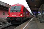 Am Abend des 05.07.2018 stand die erst kurz zuvor revidierte 1216 008 (E 190 008)  REV: Lz/27.06.18  mit dem NJ 420/40420 (Innsbruck Hbf - Düsseldorf Hbf/Hamburg Altona) und den zwei Ersatzwagen