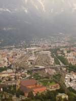 Blick auf den Innsbrucker Hauptbahnhof in Vogelperspektive am 01.08.2006