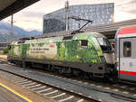 Noch eine Nahaufnahme der Hinterseite der 1016 023  Green Points  bei der Rangierfahrt in den Innsbrucker Frachtenbahnhof.