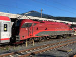 1216 014 bei der Ausfahrt auf Gleis 6 mit dem EC 83 nach Verona P.N.