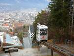 Schrägaufzug/Standseilbahn im Bereich der Bergisel-Schanze bietet einen grandiosen Ausblick, bis hin zum Innsbrucker-Hbf; 240207