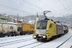 ES 64 U2 034 steht mit einem Kombi-Zug in Kufstein und wartet auf Verstrkung in Form eines 2.