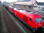 2016 067-7 u. 2043 022-9 sind mit dem  Holzzug (G45847) Richtung Wels unterwegs; 080211