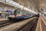 Der  Ski Austria-railjet  unterwegs als railjet 596 (Flughafen Wien (VIE) - Klagenfurt Hbf) beim Wenden in Salzburg Hbf.