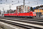 Drei 185er der DB mit  an der Spitze 185 270-6, warten in Salzburg Hbf auf ihren nächsten Einsatz.