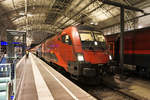 1116 222-1 hält mit dem railjet 64 (Budapest-Keleti - München Hbf) in Salzburg Hbf.