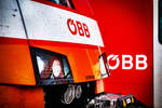 Gleiches Logo, zwei Generationen an ÖBB-Wagenmaterial.